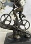 Kerékpáros  bronz szobor
