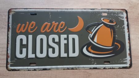 fém kép: we are closed