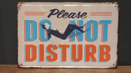 Fém kép: Please do not disturb
