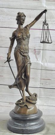 Bronz Justitia szobor