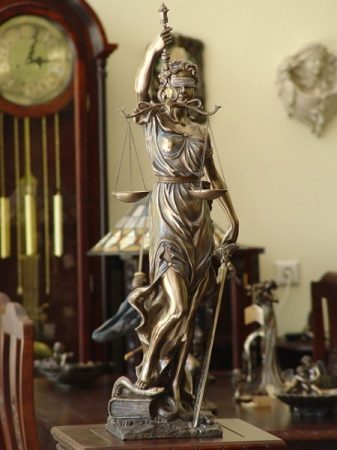 Justitia szobor 76 cm /89000Ft./