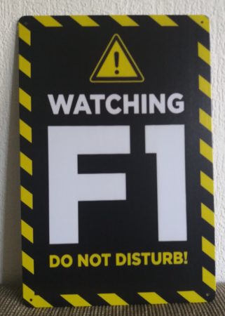 fém kép: watching f1 do not disturb