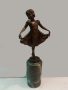Szoknyás lány bronz szobor